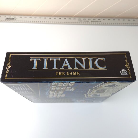 TITANIC The Game 'Escape The Boat Stay Afloat' Board Game New Sealed - Picture 8 of 10